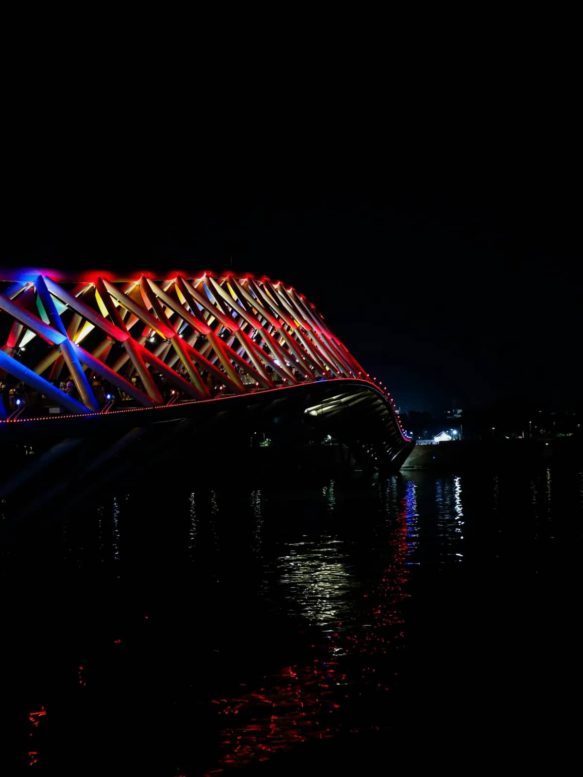 Atal Foot Over Bridge lit up at night over the Sabarmati, Ahmedabad