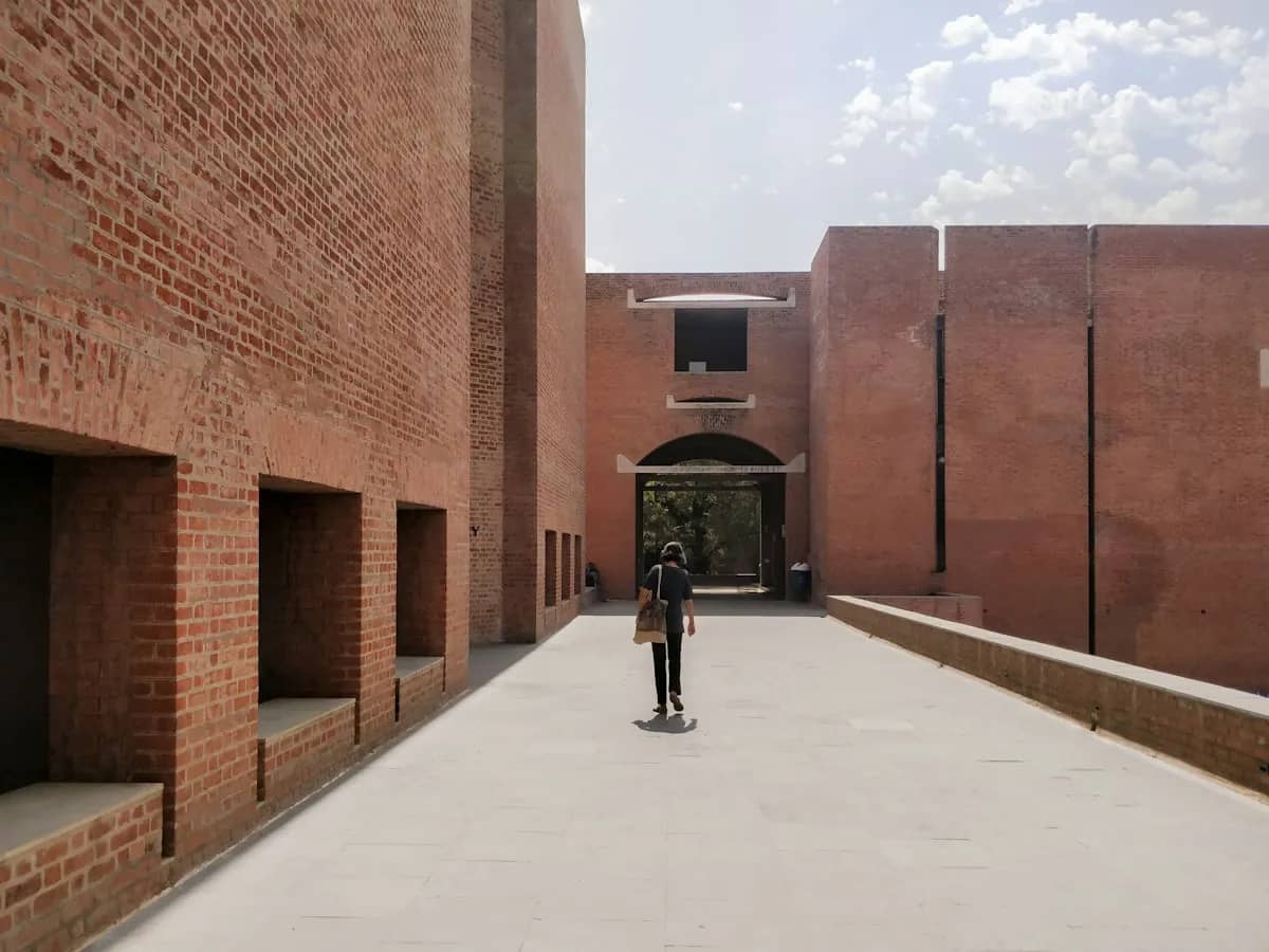 Brick corridor at IIM Ahmedabad, Vastrapur